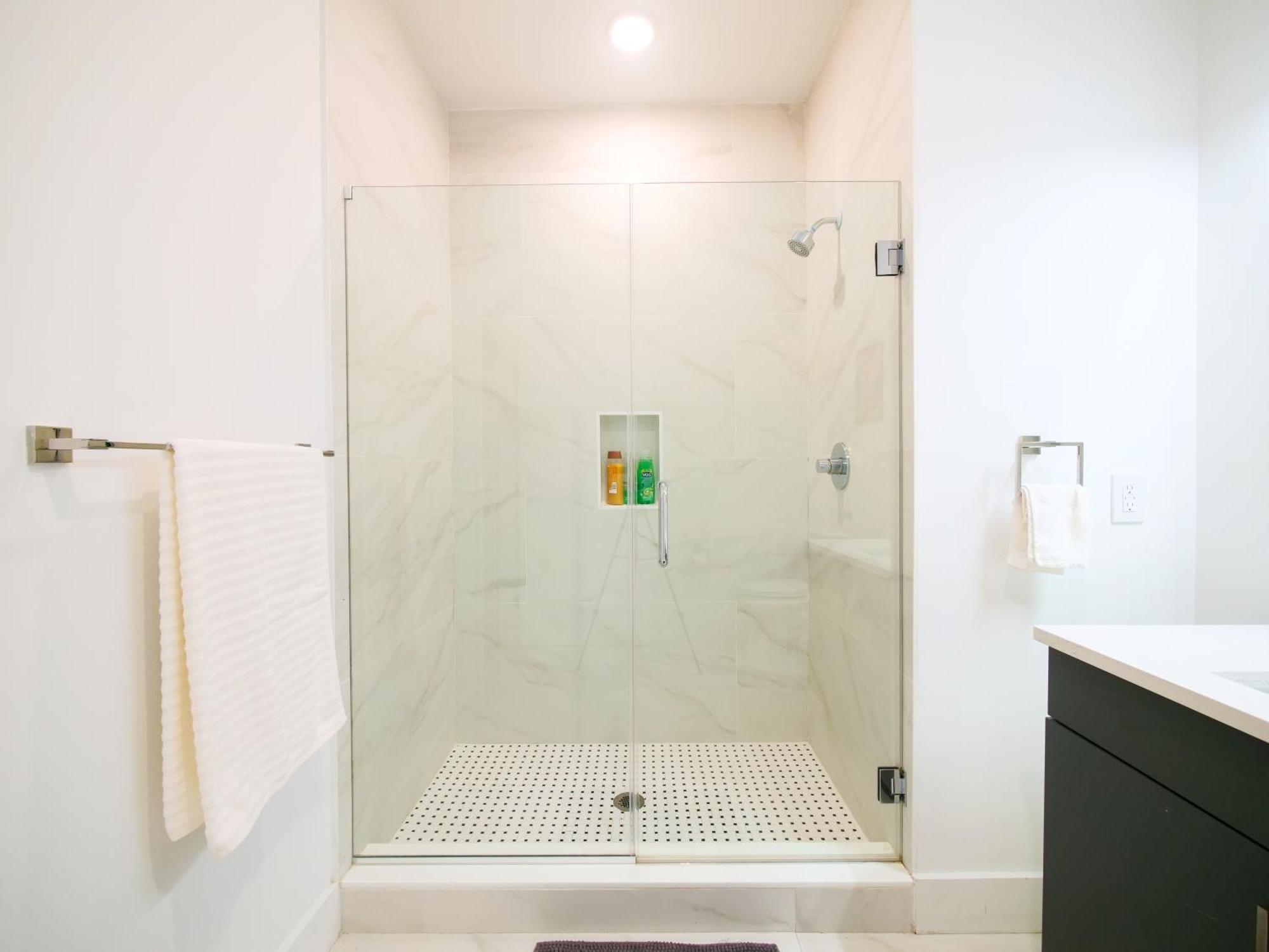 New Modern Serenity- 2Br Retreat Near New York City Bayonne Bagian luar foto